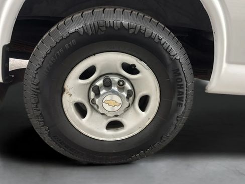 Used 2004 Chevrolet Express 3500 Extended Passenger w/ LS Preferred Equipment Group RWD image 31