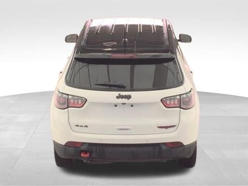 Used 2025 Jeep Compass Trailhawk image 5