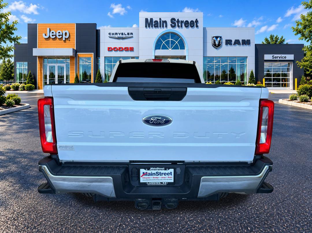 Used 2023 Ford F250 XLT w/ FX4 Off-Road Package AWD/4WD image 4