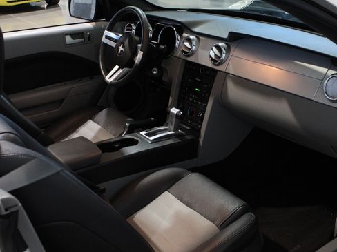Used 2007 Ford Mustang GT RWD image 8
