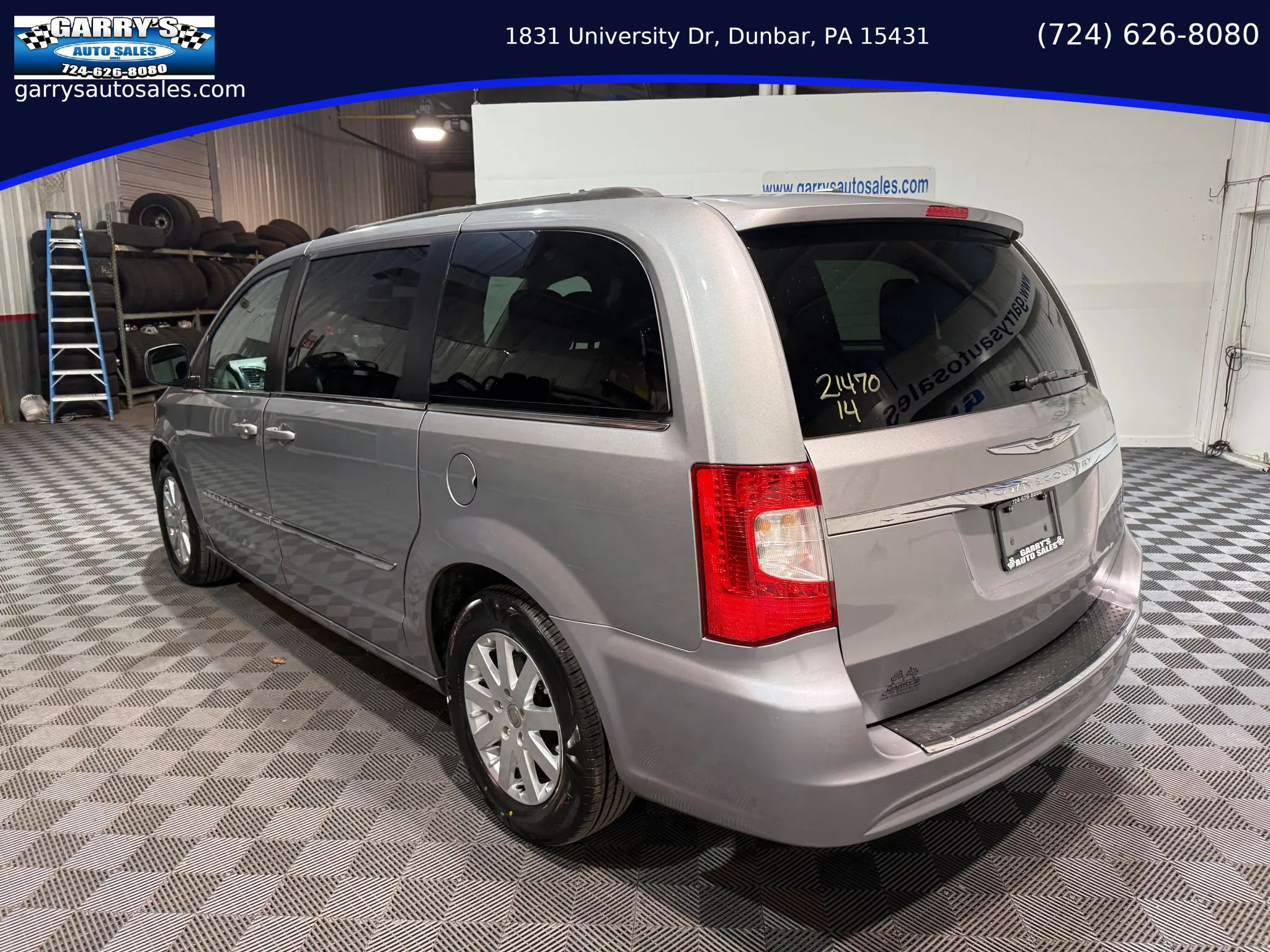 Used 2014 Chrysler Town & Country Touring FWD image 7