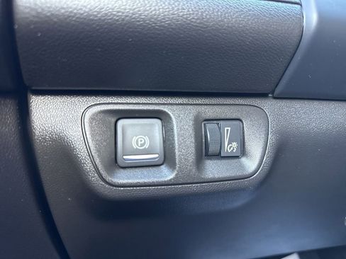 Used 2023 GMC Acadia SLT image 28