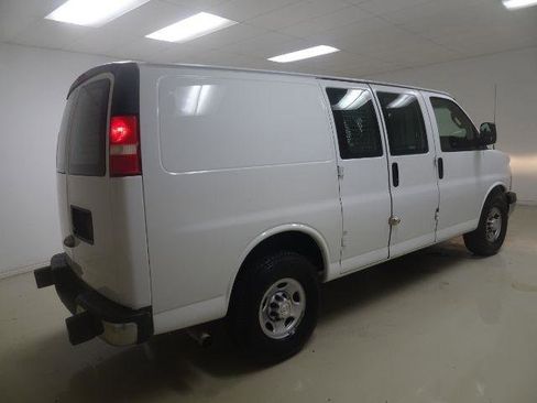 Used 2018 Chevrolet Express 2500 w/ Driver Convenience Package RWD image 6