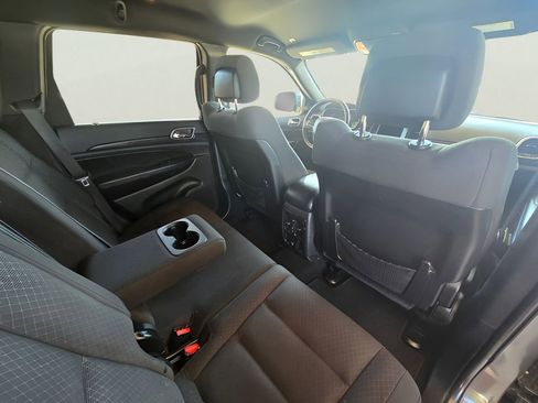 Used 2020 Jeep Grand Cherokee Laredo AWD/4WD image 44