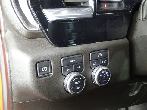 Used 2025 GMC Sierra 1500 Elevation image 17