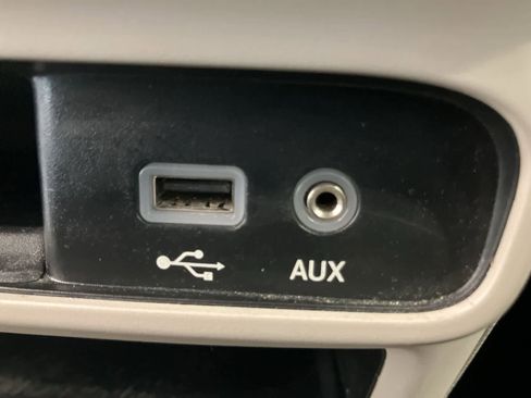 Used 2020 Chrysler Pacifica Touring w/ Cold Weather Group FWD image 16