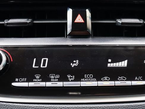 Used 2021 Toyota Corolla LE FWD image 45