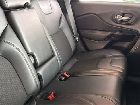 Used 2021 Jeep Cherokee Latitude Plus image 32