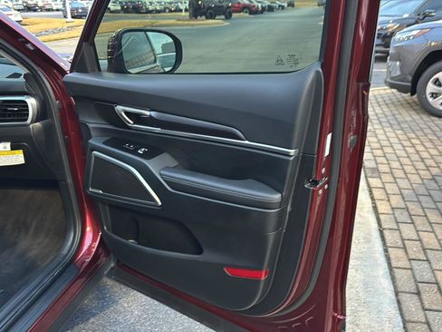 Used 2024 Kia Telluride S w/ S Sunroof Package image 12