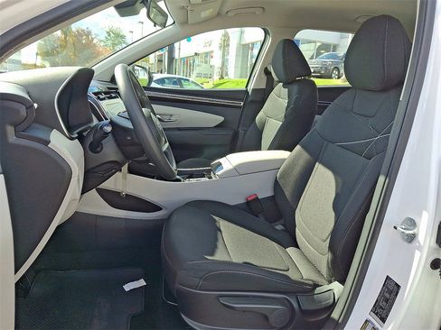 Used 2023 Hyundai Tucson SE image 14