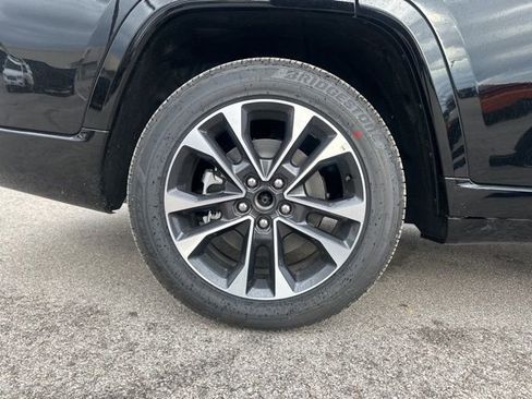 New 2025 Jeep Grand Cherokee L Overland w/ Advanced Protech Group III image 12