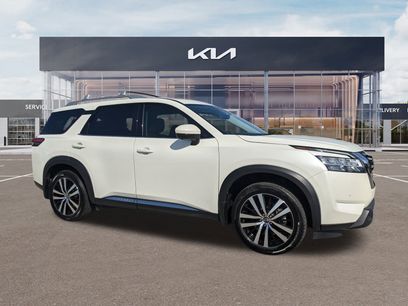 Used 2024 Nissan Pathfinder Platinum w/ Cargo Package