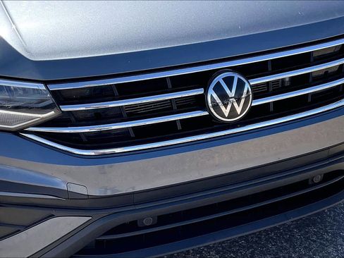 Used 2024 Volkswagen Tiguan SE image 30