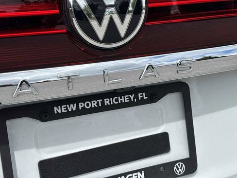 Certified 2025 Volkswagen Atlas SE image 11