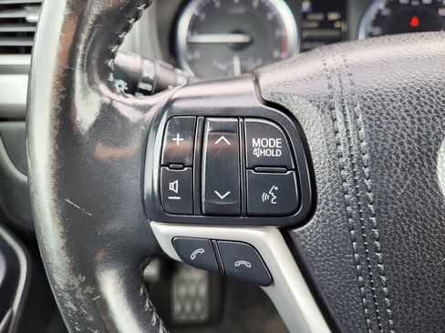 Used 2017 Toyota Highlander XLE AWD/4WD image 31
