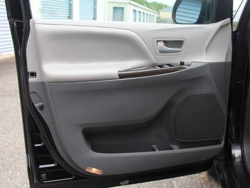 Used 2015 Toyota Sienna XLE Premium AWD/4WD image 12