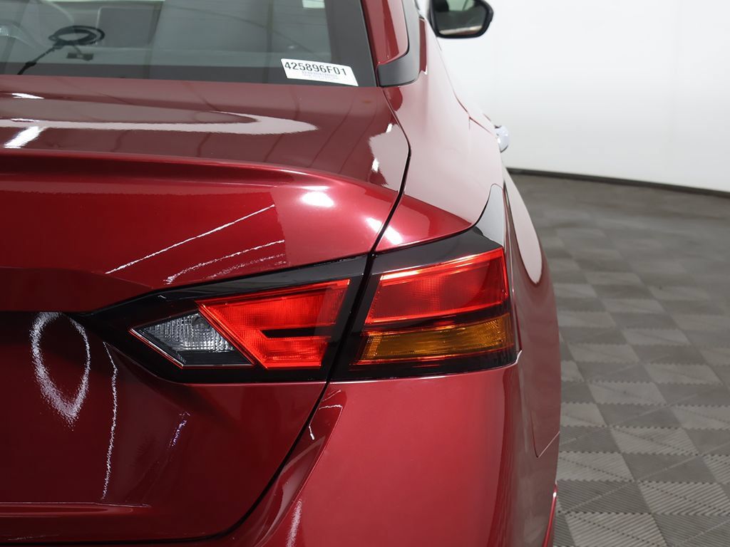 Used 2023 Nissan Altima 2.5 SV AWD/4WD image 13