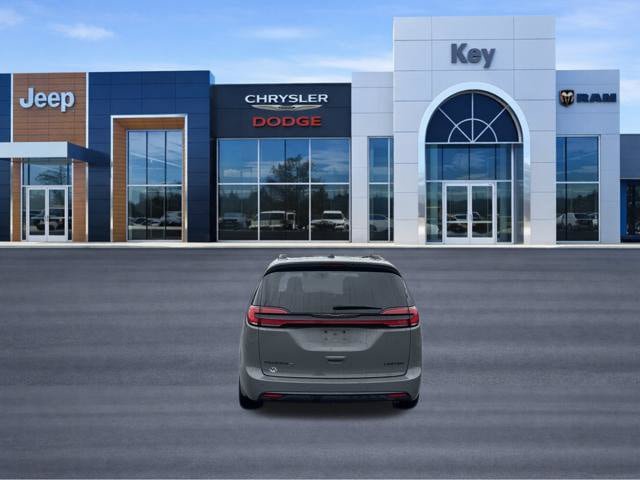 Used 2025 Chrysler Pacifica Limited FWD image 4