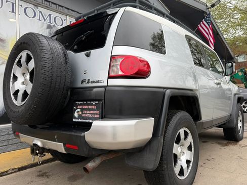 Used 2007 Toyota FJ Cruiser 4WD image 3