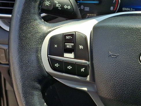 Used 2022 Ford Explorer XLT w/ Equipment Group 202A AWD/4WD image 22