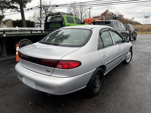 Used 1999 Ford Escort LX image 4