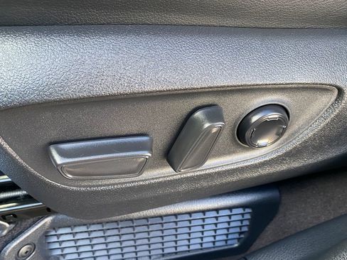 Used 2025 Toyota Sienna Platinum image 12