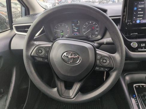Used 2025 Toyota Corolla LE image 14