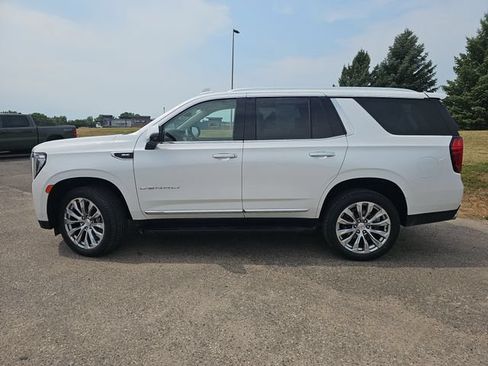 Used 2024 GMC Yukon Denali w/ Advanced Technology Package AWD/4WD image 2