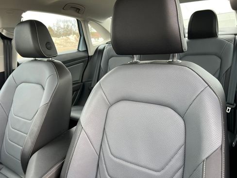 Used 2025 Volkswagen Jetta SEL image 13