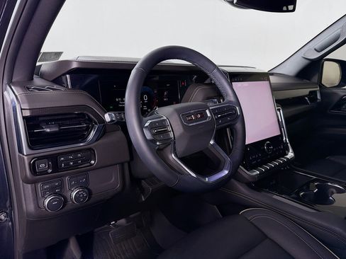 Used 2025 GMC Yukon XL Elevation image 10