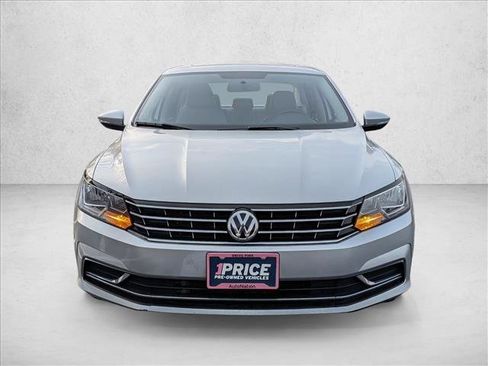 Used 2017 Volkswagen Passat 1.8T SE image 2