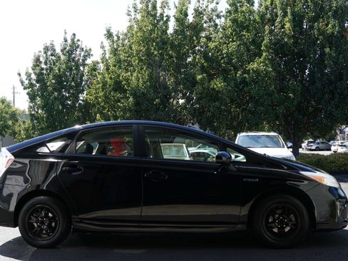 Used 2013 Toyota Prius Three image 9