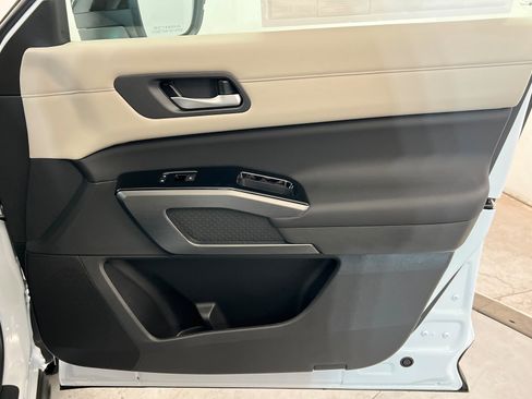 New 2026 Nissan Pathfinder SL image 24