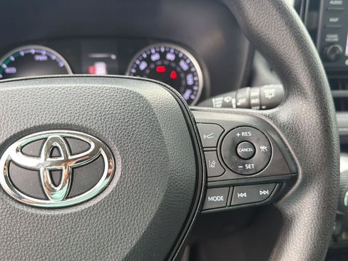 Used 2021 Toyota RAV4 XLE AWD/4WD image 21