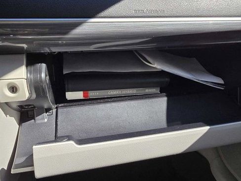 Used 2012 Toyota Camry XLE w/ Leather Pkg FWD image 28