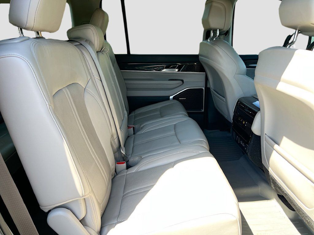 Used 2022 Jeep Wagoneer Series II AWD/4WD image 29