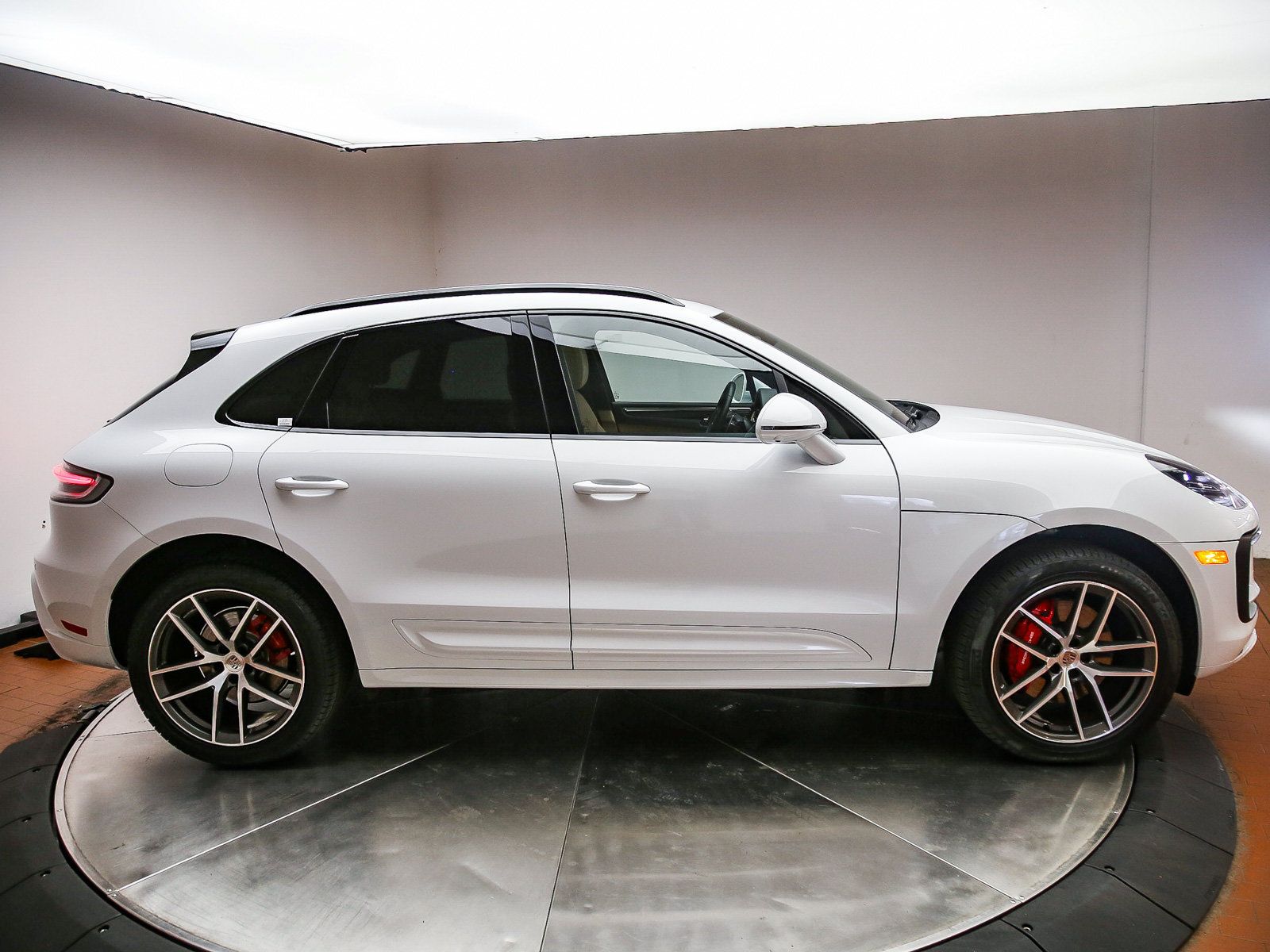 Certified 2026 Porsche Macan S AWD/4WD image 5