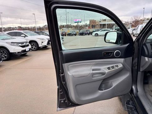 Used 2011 Toyota Tacoma PreRunner w/ SR5 Pkg #2 image 9