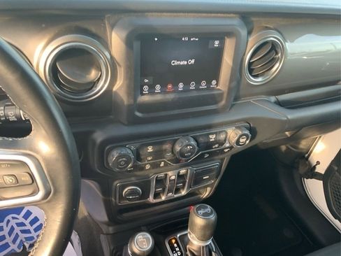 Used 2018 Jeep Wrangler Unlimited Sahara image 12