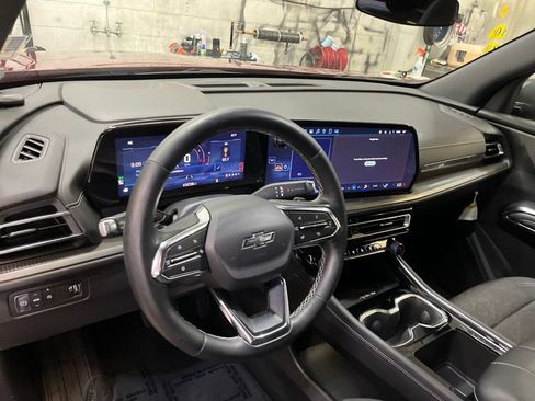 Used 2025 Chevrolet Traverse LT w/ Midnight/Sport Edition FWD image 13