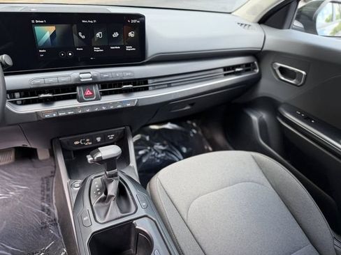 Used 2025 Kia K4 FWD image 16