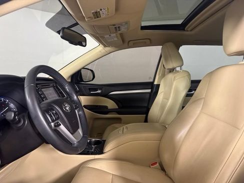 Used 2015 Toyota Highlander XLE AWD/4WD image 19
