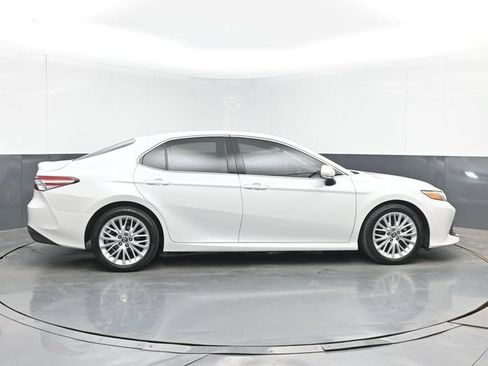 Used 2018 Toyota Camry XLE FWD image 11