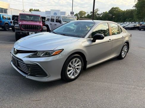 Used 2022 Toyota Camry LE AWD/4WD image 2