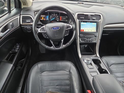 Used 2017 Ford Fusion SE w/ Fusion SE Technology Package image 13