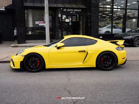 Used 2020 Porsche 718 Cayman GT4 RWD image 6