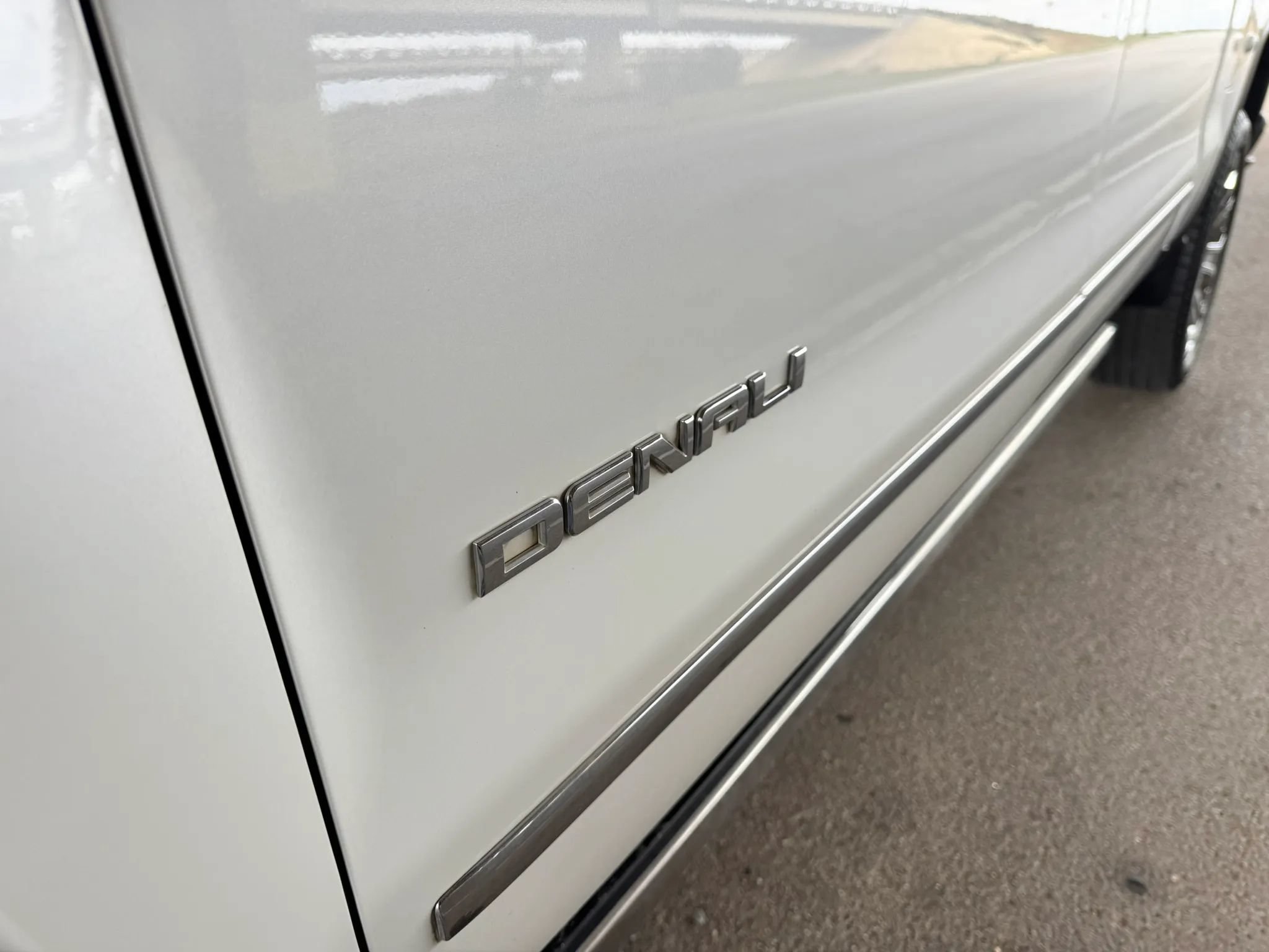 Used 2018 GMC Sierra 1500 Denali w/ Denali Ultimate Package AWD/4WD image 9