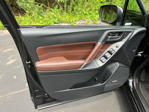 Used 2017 Subaru Forester 2.5i Touring AWD/4WD image 11