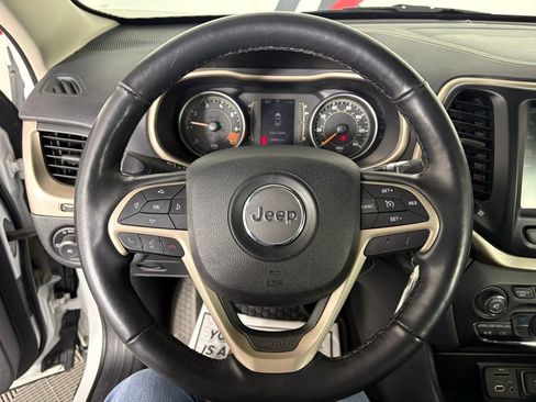 Used 2015 Jeep Cherokee Latitude w/ Cold Weather Group image 16