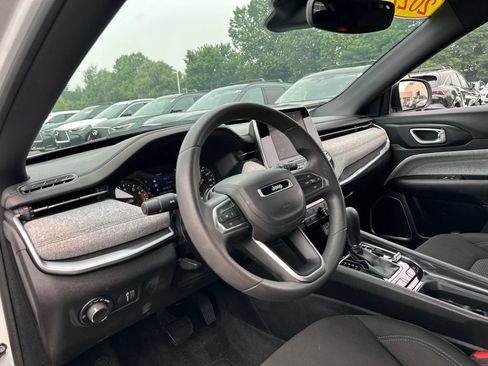 Used 2025 Jeep Compass Sport AWD/4WD image 38